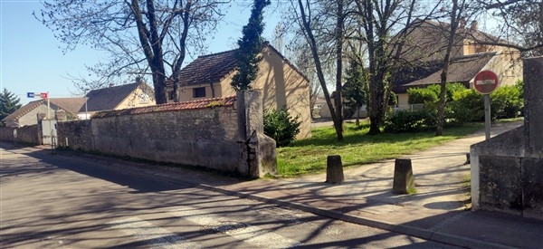 Givry : L'agrandissement de la gendarmerie va entraîner le réaménagement du chemin piétonnier qui la longe