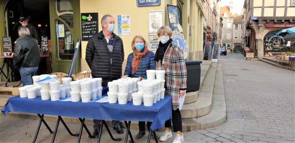 Le lions-club Chalon Doyen soutient ses amis restaurateurs en vendant les pots de soupe des chefs du CIFA Jean-Lameloise