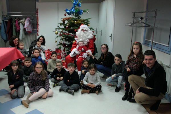 Le Père Noël a récompensé les enfants du COS de Châtenoy-le-Royal
