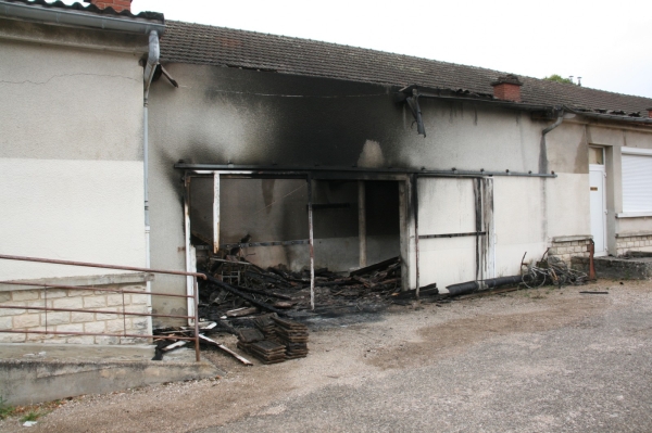 Actualisé : A qui profite le crime ? Nouvel incendie à la Mairie de Châtenoy-le-Royal.