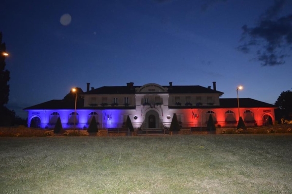 La photo du lendemain : la Mairie de Châtenoy le Royal fête le 14 juillet