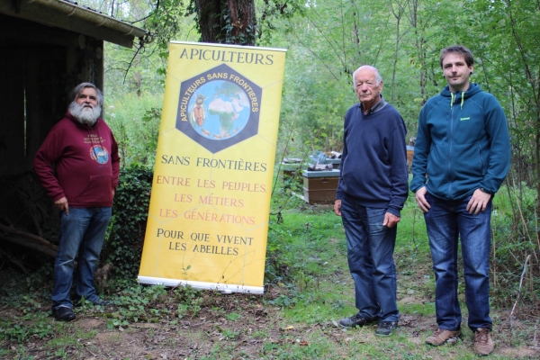 Sortie pédagogique sur les abeilles pour le CCAS de Châtenoy-le-Royal