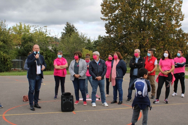 Châtenoy-le-Royal un après-midi tout en rose pour la bonne cause.