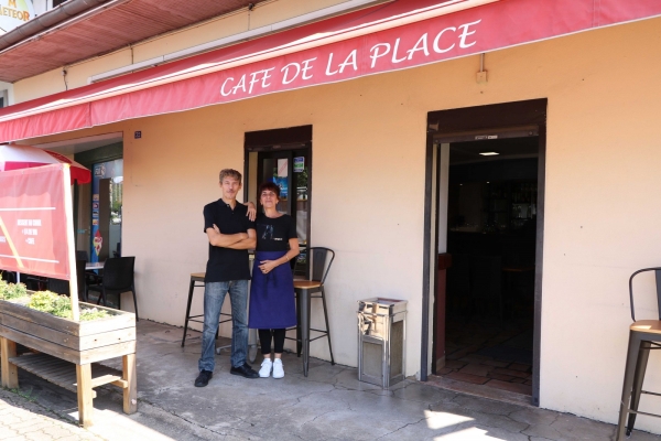 Le café de la place et le restaurant pizzéria La Valentina ont changé de propriétaires depuis le 1er Juillet.