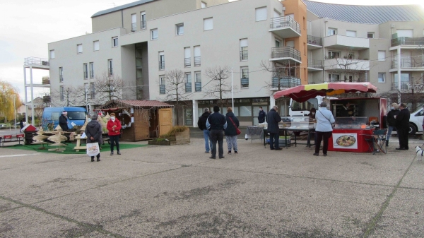 Saint Rémy : Le marché du samedi matin avait presque un air de marché de Noël.