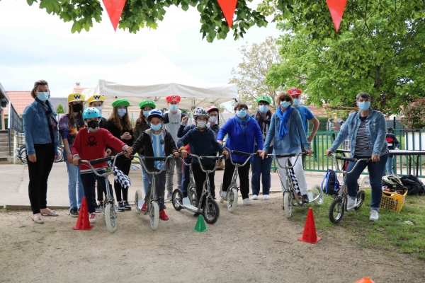 La fête du vélo pour les enfants de 6 à 10 ans au centre de loisirs l’Escale de St Rémy.