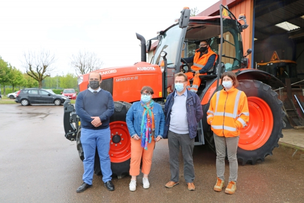 Un nouveau tracteur pour le service des espaces verts de Saint Rémy.