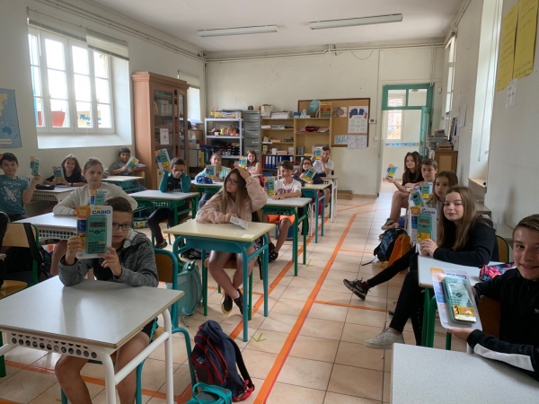 Saint Ambreuil - Des calculettes pour les enfants de CM2