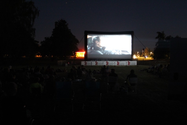 «Jusqu’ici tout va bien» inaugurait la nouvelle édition de Ciné sous les étoiles aux Prés Saint-Jean