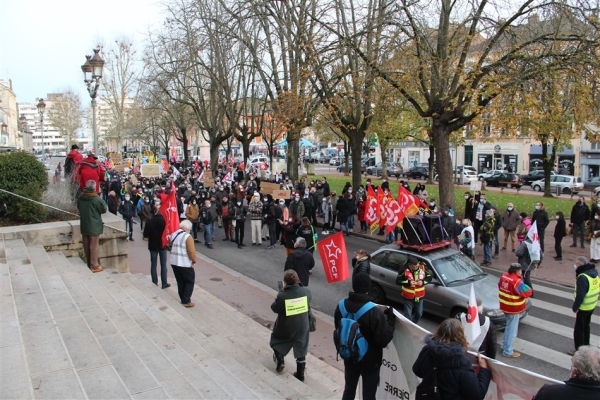 Plus de 500 personnes à Chalon-sur-Saône contre la loi «Sécurité Globale»