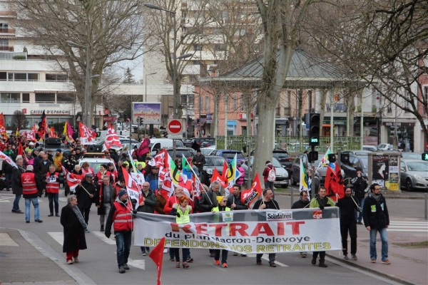 Plus de 350 manifestants contre la réforme des retraites à Chalon-sur-Saône