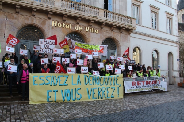 600 manifestants contre la réforme des retraites à Chalon-sur-Saône (1/2)