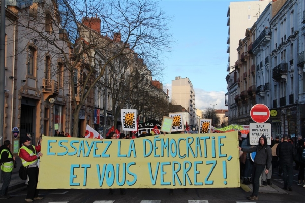 600 manifestants contre la réforme des retraites à Chalon-sur-Saône (2/2)