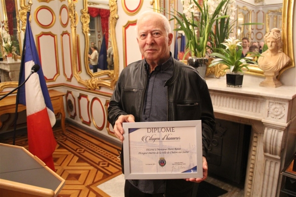 Remise du diplôme de citoyen d'honneur de Chalon-sur-Saône à Pierre Ravet