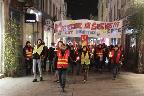 A Chalon sur Saône, retour en images sur la retraite aux flambeaux de jeudi