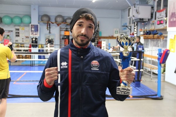 Le Chalonnais Mourad Gmiza remporte son 1er combat pro