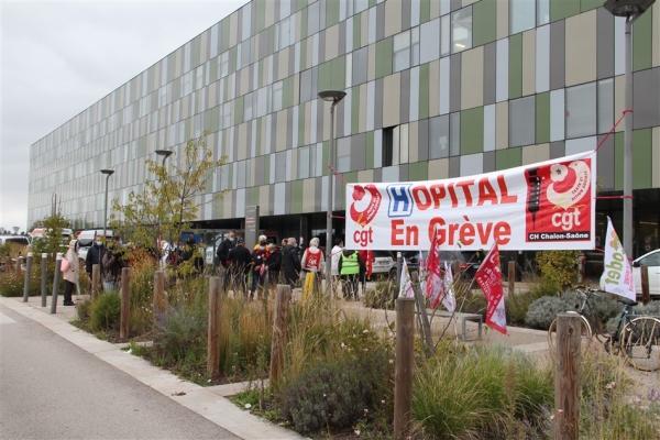 Rassemblement devant le CH William Morey de Chalon-sur-Saône pour la défense de l'Hôpital public