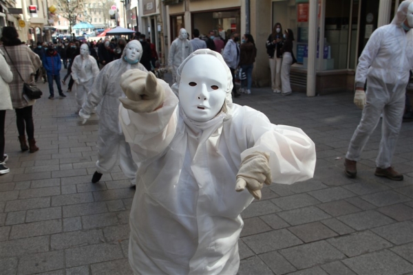 Happening des Marcheurs Blancs contre «les privations de libertés» à Chalon-sur-Saône