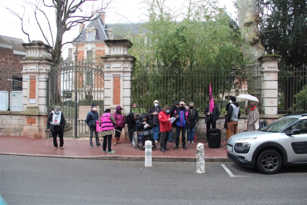 Rassemblement contre la loi «Sécurité globale» devant la sous-préfecture de Chalon-sur-Saône