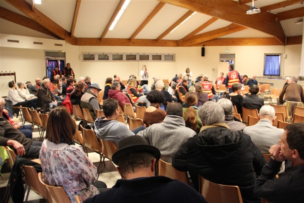 Plus de monde à la Maison des Syndicats pour l'assemblée  générale du 12 décembre 