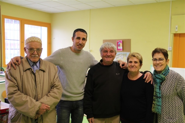 Distribution des colis de Noël à la Maison de quartier du Stade/Fontaine au Loup