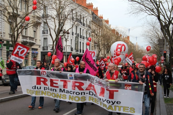 Entre 7000 et 8000 selon les syndicats à manifester à Chalon-sur-Saône contre la réforme des retraites 