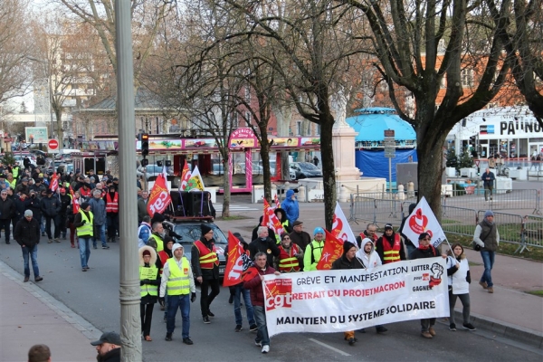 Ils étaient 220  jeudi à marcher contre la réforme des retraites à Chalon-sur-Saône