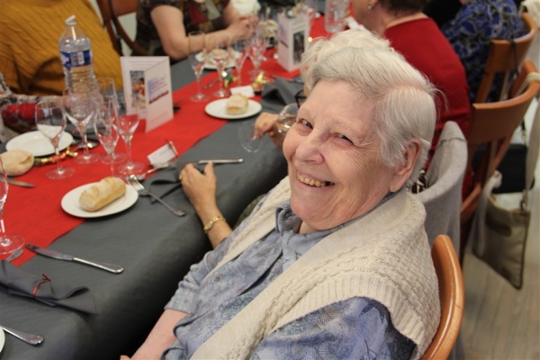 Ambiance festive au repas de Noël de la Résidence Beduneau