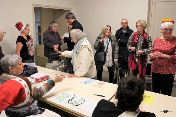 Les bénévoles du comité de quartier Saint-Jean-des-vignes ont distribué les colis de noël aux anciens du quartier