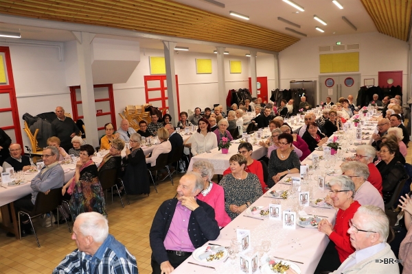 Ambiance pour le repas des anciens du comité de quartier St Cosme/Bellevue