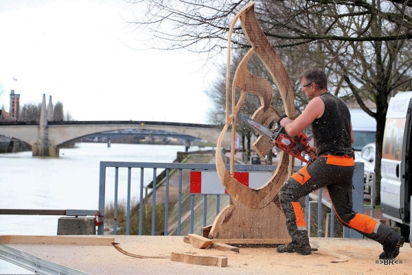 Ce samedi matin quai Sainte-Marie à Chalon : Performance artistique signée...