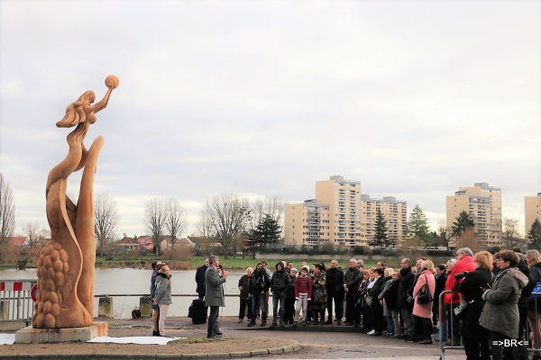 A Chalon, le nouvel Arbre à Manon a pris place quai Sainte-Marie