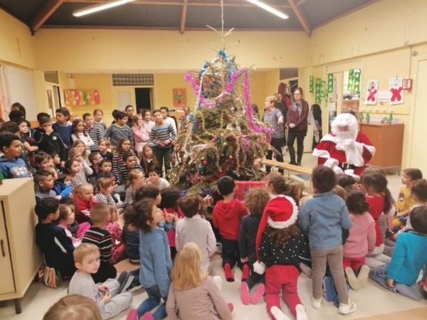 A Chalon : Le Père Noël était attendu à l'école maternelle Jean Lurçat