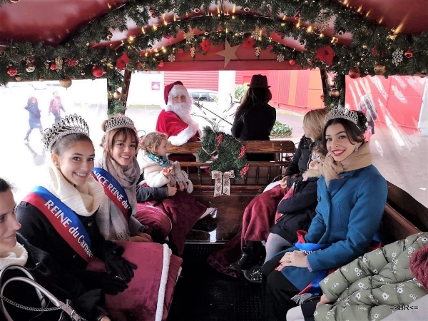 Petit tour de calèche apprécié par les Reines du 100e Carnaval de Chalon