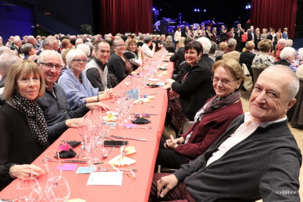 Ambiance pour le repas de l'Union des comités de quartier