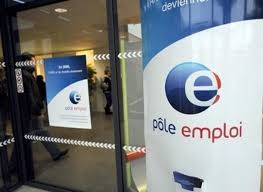 CHOMAGE - le nombre de demandeurs d'emploi en catégorie A recule de 1,3% au deuxième trimestre et de 14,8% sur un an