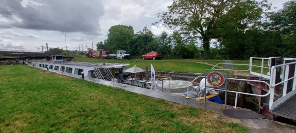 Bateau bloqué à l’écluse de Longvic : les sapeurs-pompiers de Côte-d’Or mobilisés pour sécuriser 22 passagers
