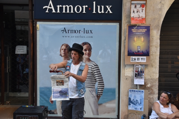 Si vous passez vers le 8 rue du Châtelet, venez voir Yako le magicien, cela vaut le détour !