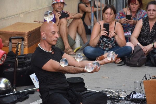 Chalon Dans la Rue : Endogène (Compagnie), quand l’art du jonglage devient poétique et beau