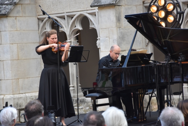 2ème concert de la saison du cloître : Le duo Hildegarde Fesneau  & Julien Gernay  deux musiciens de talent  