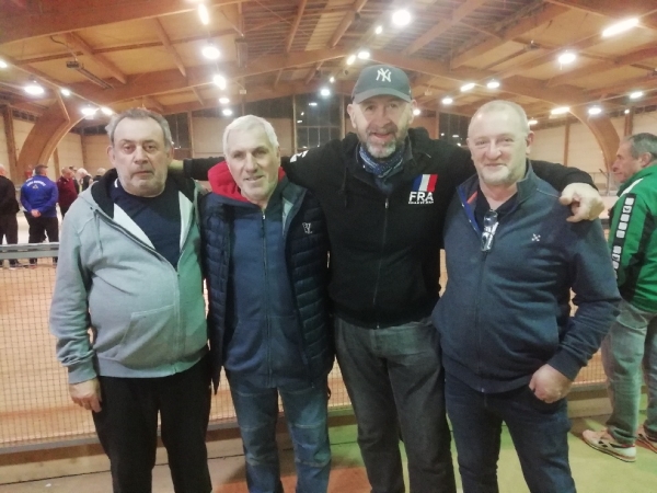 Concours de boules lyonnaises de  Chatenoy-le-Royal : La quadrette Chevaux, Mazzeo, Bouhot, Blondet  termine invaincue du concours et se classe 2ème 