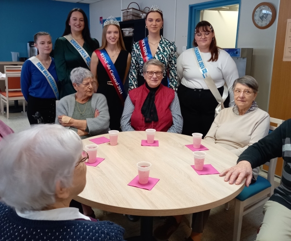 Visite de courtoisie des Reines du carnaval de Chalon et des vice-reines aux résidents de l’Esquilin