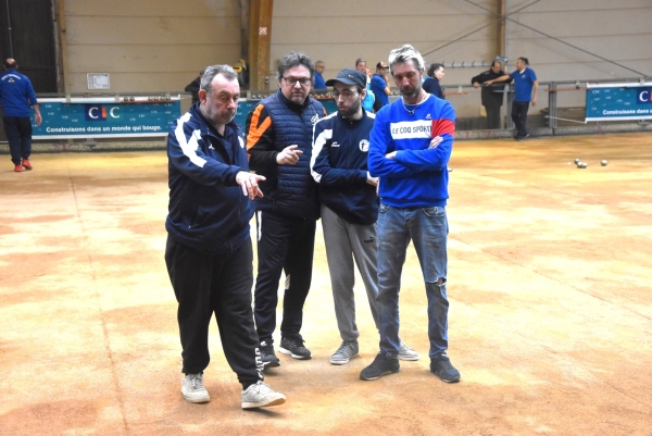Boulodrome de Chalon: La quadrette de Patrick Chevaux  remporte le concours 3ème 4ème division organisé par la Boule Saint Jean   