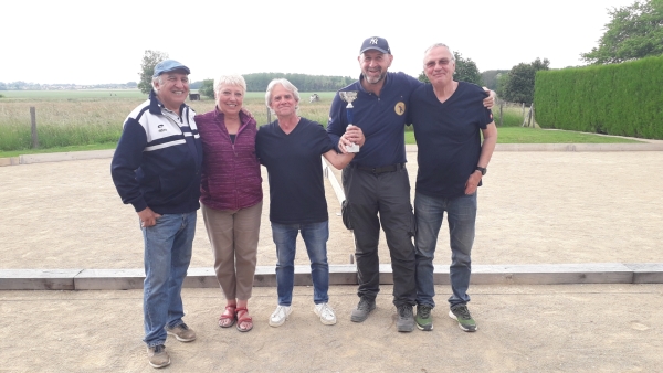 La doublette  Jean Philippe Blondet - Philippe Dubois remporte la 6ème édition du concours international franco suisse vétéran de  pétanque 