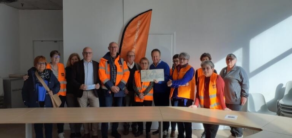 Remise de chèque par l’association citoyenne ‘Pour Chalon avec Vous’, à la Banque Alimentaire de Bourgogne ‘Antenne de Chalon-sur-Saône’ 