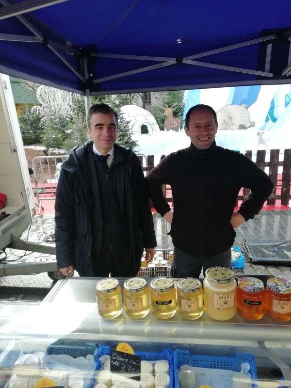 Visite de courtoisie du Député Louis Margueritte sur le marché place de l’Hôtel de Ville de Chalon-sur-Saône