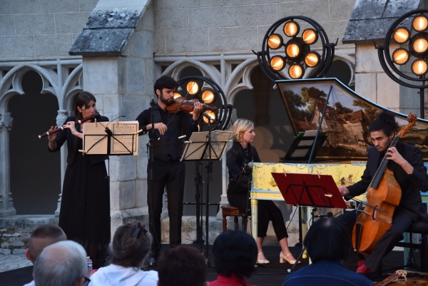 Cloître Saint Vincent :  Le public chalonnais découvre ‘Les Galants Caprices’ 