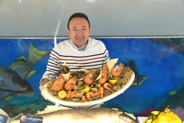 Pour vos fêtes de fin d’année, vous pouvez déjà commander vos plateaux de fruits de mer 100% fraicheur auprès de Serge Agresti !