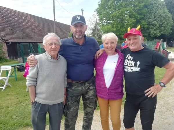 La quadrette Griffonnet-Blondet-Bertheau-Jaccoux remporte le concours du Challenge René Volet de Saint-Germain-du-Bois 