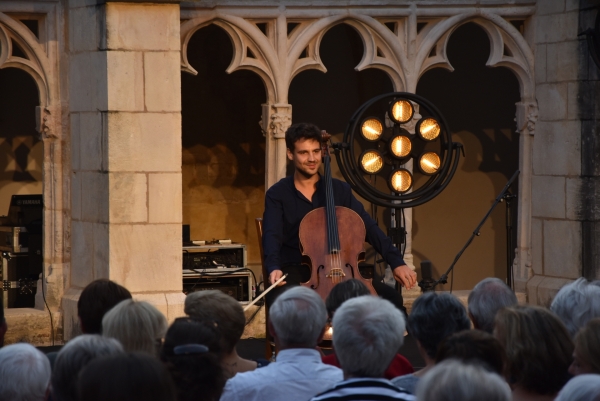 Cloître Saint Vincent : Le public répond présent pour le concert de Victor Julien-Laferrière  